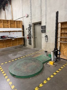 lot 9 image: Highlight Industries Synergy .5 Low Profile Turntable Stretch Wrapper