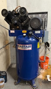 lot 33 image: Castair 80 gallon air compressor, I718VC2-S