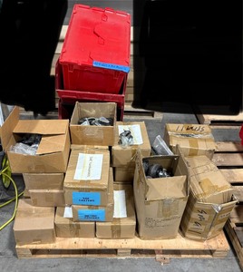 lot 119 image: Pallet of Caster wheels