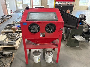 lot 67 image: Central Pneumatic Abrasive Blast Floor Cabinet 40 lb capacity, includes gloves and spray gun