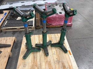 lot 147 image: (3) Adjustable &nbspV-head Pipe Roller Stands
