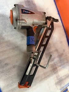 lot 136 image: Paslode F350S Pneumatic 30-degree Framing Nailer