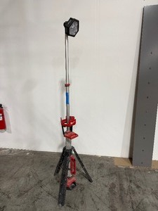 lot 170 image: Milwaukee ROCKET LED Tower Light
