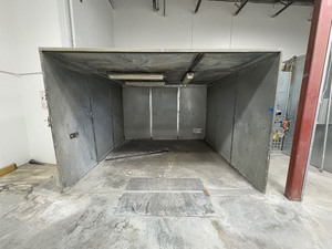 lot 194 image: Ventilated Spray Booth, has lighting. Come equipped to disassemble.