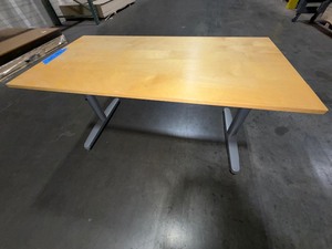 lot 206 image: 2 X 4 Table