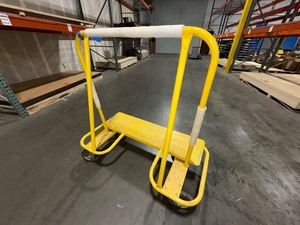 lot 210 image: Mobile yellow transport cart. 4 x 2