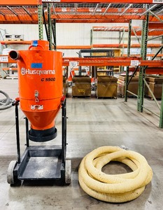 lot 35 image: Husqvarna C5500 dust collector. &nbspIncludes hose.