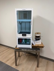 lot 257 image: Ultimaker 3D Printer with manual and extra spools