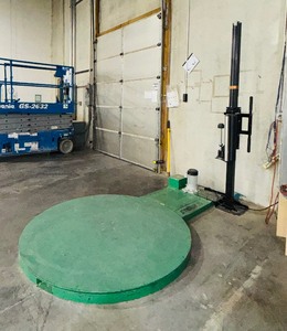 lot 32 image: Highlight Industries Synergy .5 Low Profile Turntable Stretch Wrapper