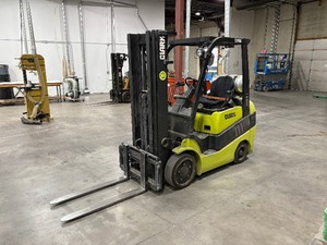 lot 11 image: Clark C25C forklift. Hours 8379