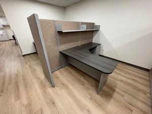 lot 262 image: Office privacy workstation with 3 straight panels and 1 end panel. Hanging shelf. L-shape desk 6