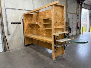 lot 279 image: Mobile wood workspace unit on wheels