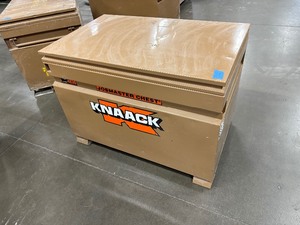 lot 91C image: Knaack Jobsite storage box Model 4830 25.2 Cu. Ft. 30L x 45 W x 29 H