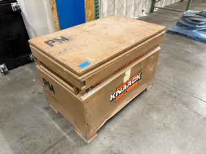 lot 91G image: Knaack Jobsite storage box Model 4830 25.2 Cu. Ft. 30L x 45 W x 29 H