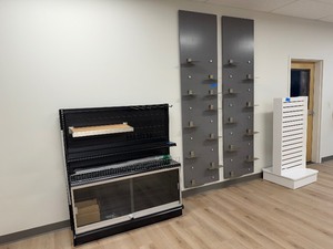 lot 255 image: Retail displays White 2-sided slatwalt tower, Slatwall handrail display wmaple shelf (2) Retail shoe display panels.