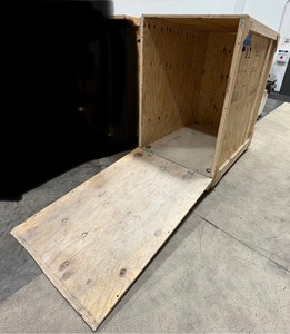 lot 284 image: Enclosed wood crate