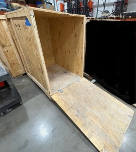 lot 286 image: Enclosed wood crate