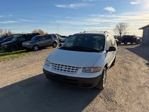 lot 18 image: 1998 Plymouth Voyager