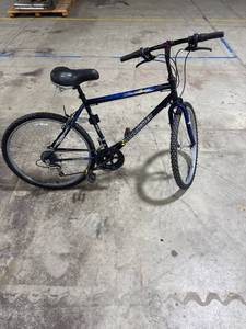 lot 0005 image: Roadmaster Mountain Bike