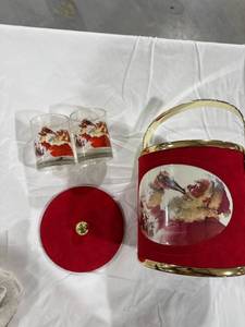 lot 0007 image: Santa Christmas Ice Bucket Set