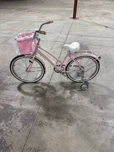 lot 0011 image: 24 Huffy Ladies Bicycle