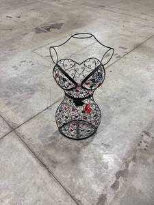 lot 0037 image: Wire Mannequin Jewelry Holder