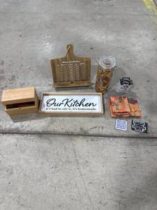 lot 0050 image: Kitchen & Home Decor Bundle