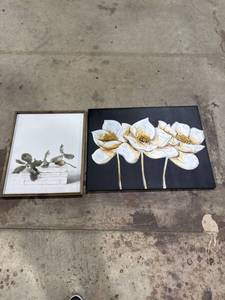 lot 0052 image: Decorative Wall Art Set