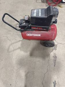 lot 0139 image: Craftsman 1.5HP 12-Gallon Air Compressor