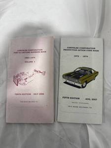 lot 0152 image: Chrysler Reference Books
