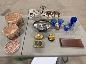 lot 0158 image: Assorted Decorative Items