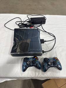 lot 0164 image: Halo 4 Xbox 360 Bundle
