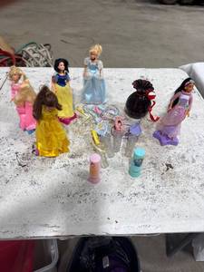 lot 0196 image: Disney Princess Doll Collection