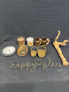 lot 0207 image: Assorted Home Decor Collection