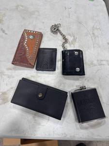 lot 0220 image: Wallets and Flask Collection