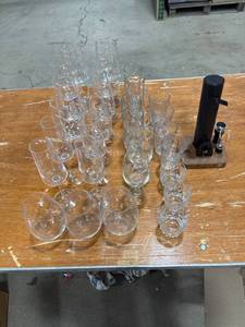 lot 0226 image: Assorted Glassware Set