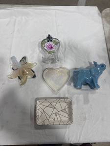 lot 0231 image: Assorted Decorative Home Items