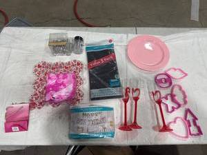 lot 0232 image: Party Celebration Supplies