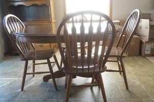 lot 2 image: Dining Room Table and 4 Chairs