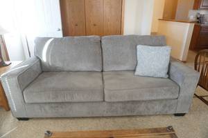 lot 7 image: Couch. 85x 38x 34