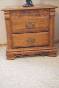 lot 10 image: 2-Drawer Wooden Night Stand