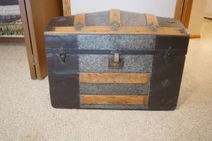 lot 13 image: Antique Victorian Dome Top Steamer Trunk