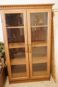 lot 14 image: Glass Door Bookcase with 3 Shelves