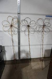 lot 100 image: (3ct) Barb-Wire Decorative Garden Flowers