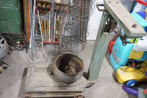 lot 112 image: Antique Farm Scale