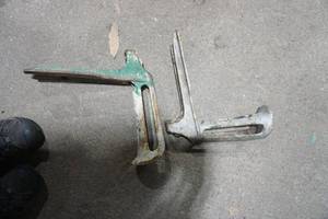 lot 137 image: Maxwell Safety Anchor Holders (Cast Iron)