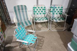 lot 144 image: Vintage Lawn Chairs (3 Adult1 Child)