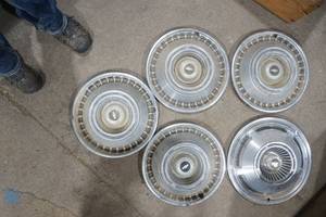 lot 155 image: Vintage Hub Caps (4ct) Chevy (1ct) Cadillac