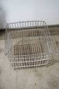 lot 161 image: Vintage Wire Milk Crate