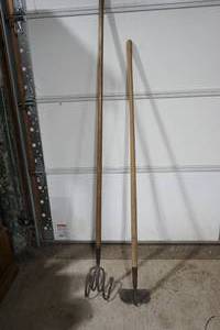 lot 173 image: Vintage Antique Hand Cultivator & Garden Hoe